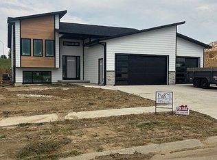 1904 2nd Ave SE, Le Mars, IA 51031