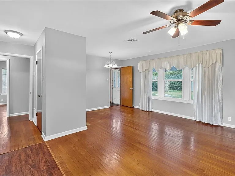 4637 Calvin Dr — Photo 6