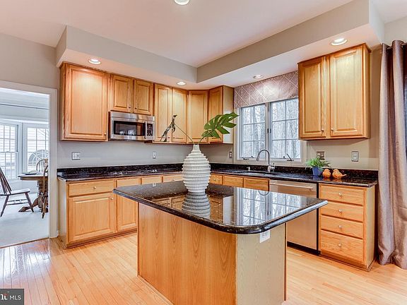 5th image of 6338 Claridge Dr N