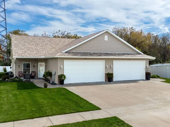 2415 13th St, Silvis, IL 61282