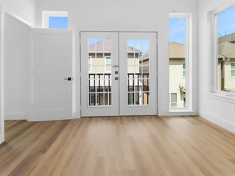 5614 Larkin #H — Photo 1