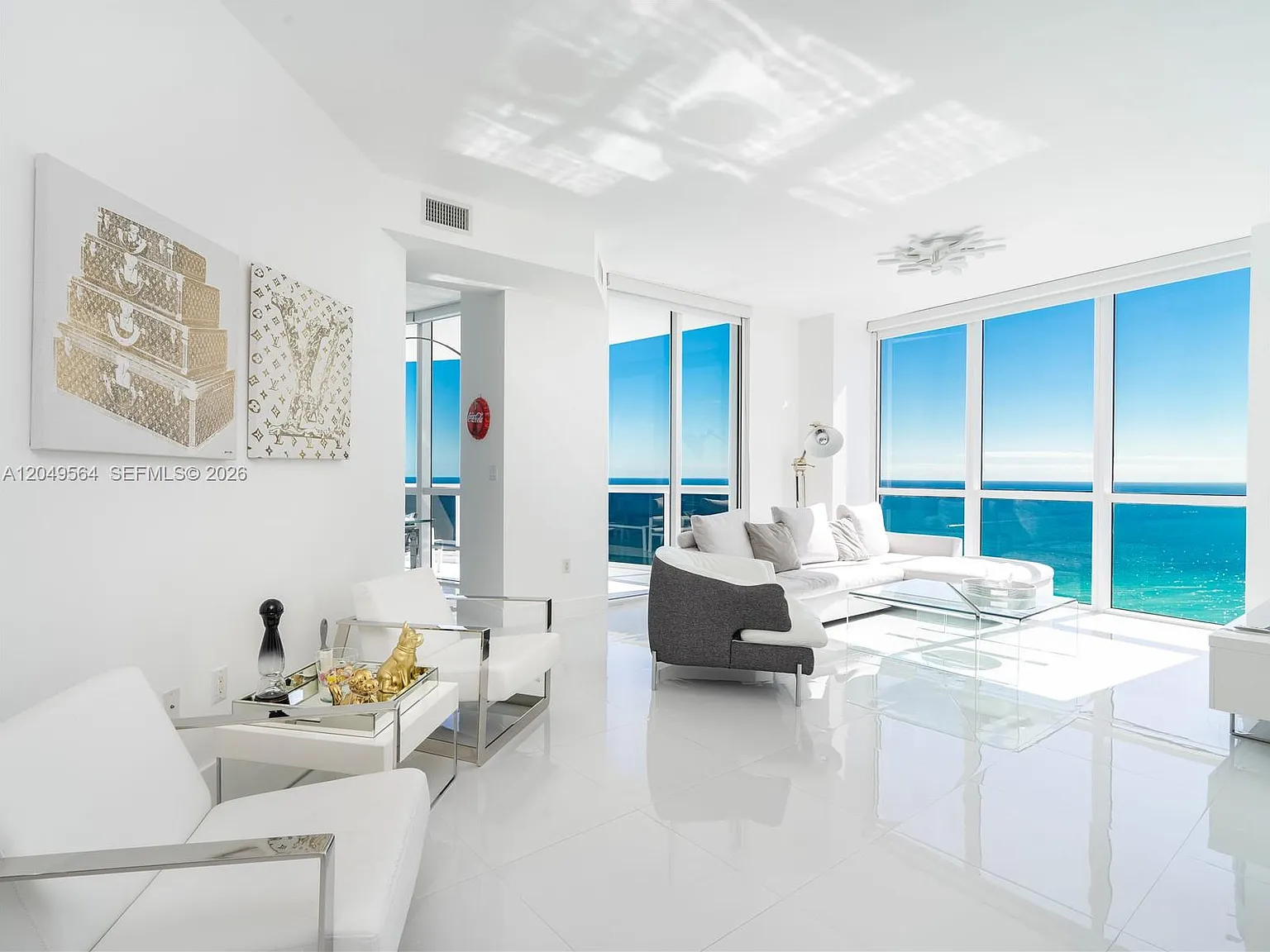 Trump Royale Condo — Photo 1