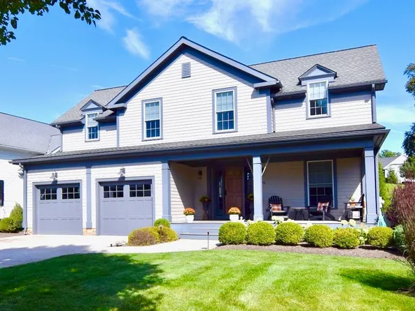 210 Falls Walk Way, Chagrin Falls, OH 44022