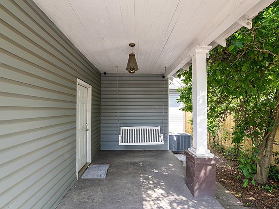3rd image of 806 Crawford Avenue