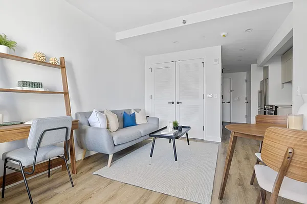 Rented by MNS | media 4