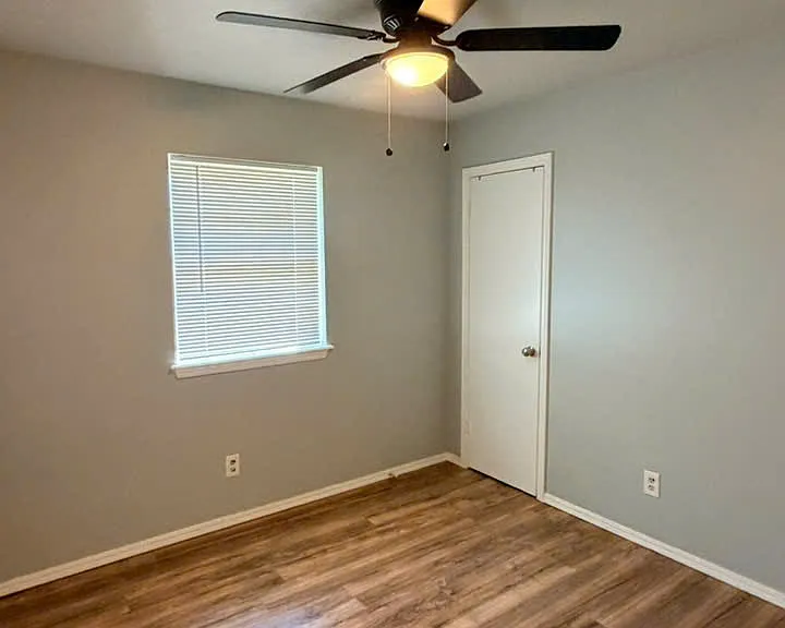7917 S McKinley Ave — Photo 4