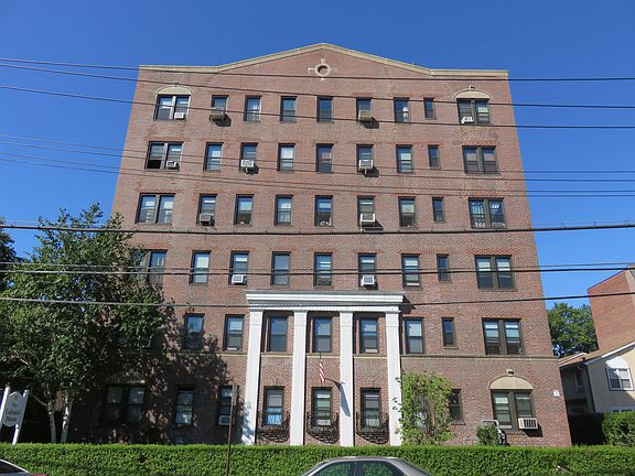 2nd image of 167 Centre Ave APT 3C