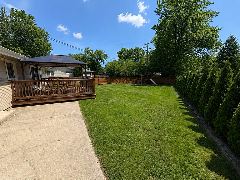 405 Morton St — Photo 16
