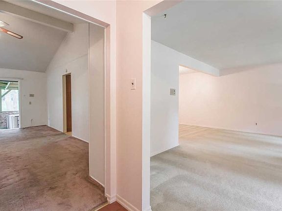 4th image of 10390 Badgley Dr