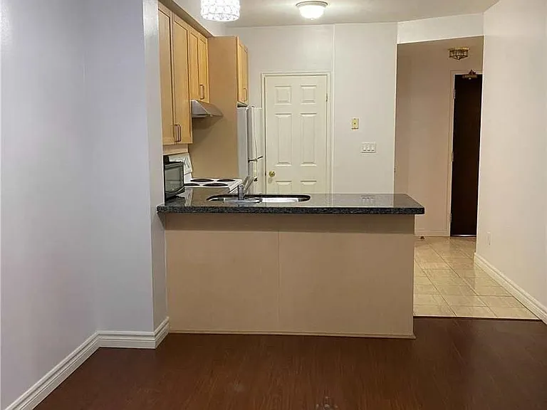 55 Bloor St E #709 — Photo 2
