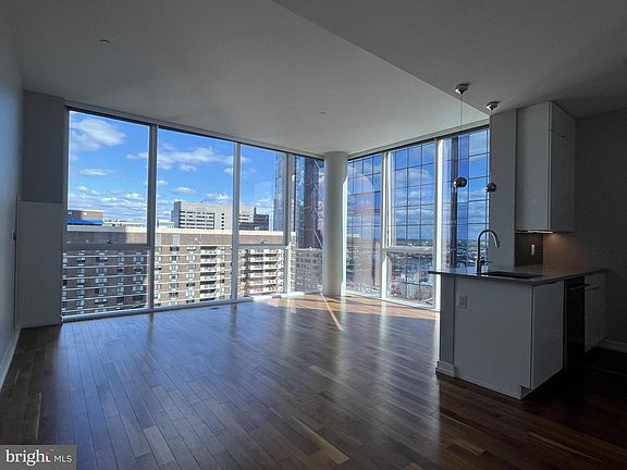 2nd image of 1919-21 Market St #2701