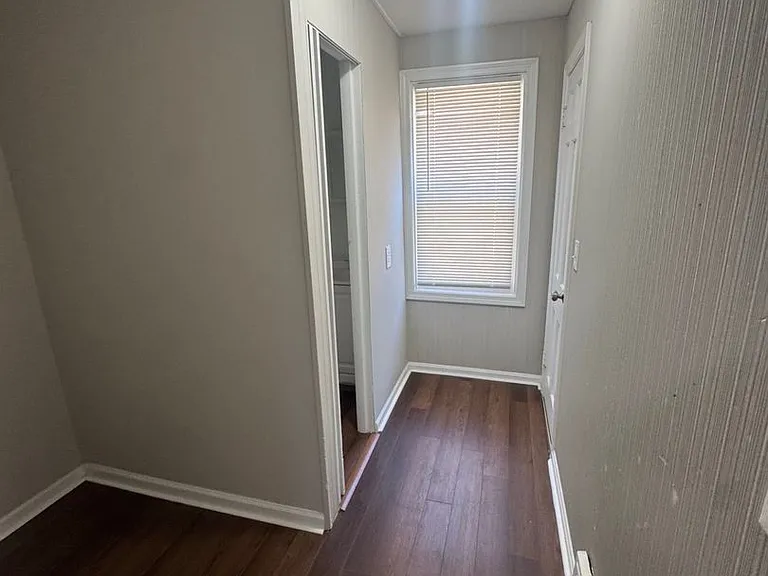 9611 Dunlap Ave — Photo 8