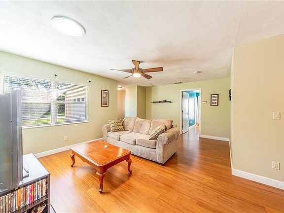 5th image of 1874 Elaine Dr