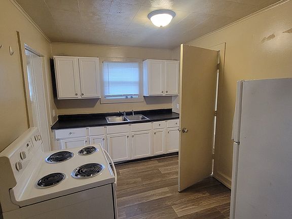 2nd image of 335 S Oakland Ave