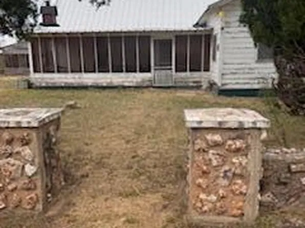 333 N Sims Ave, Paint Rock, TX 76866