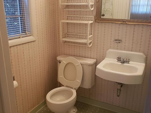 5th image of 309 16th Ct NW