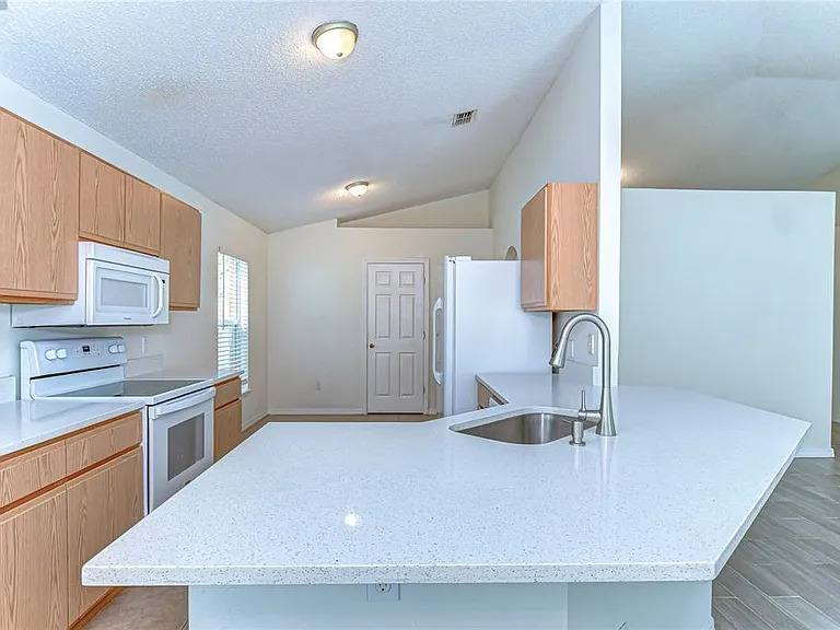 18303 Elmhurst Ln — Photo 15