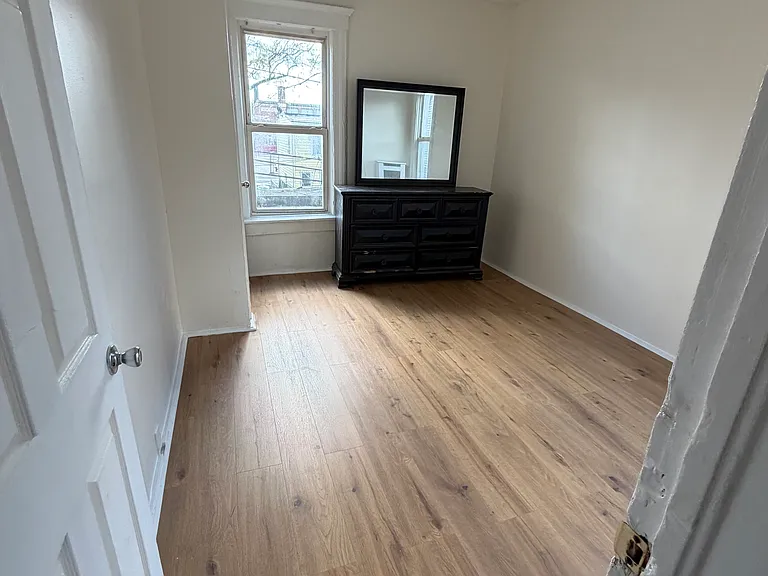 326-28 Amherst St #2L — Photo 3