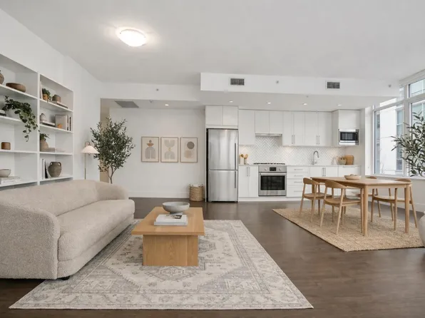 2455 Kingsway #302, Vancouver, BC V5R 5G8