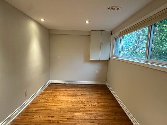 5th image of 30 Woodbury Rd #Basement