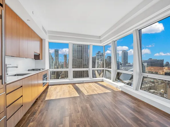 400 5th Ave APT 32H, New York, NY 10018