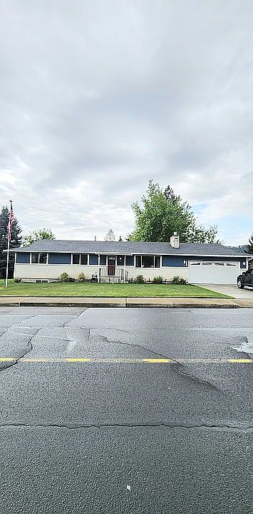 1st image of 415 W Regina Ave