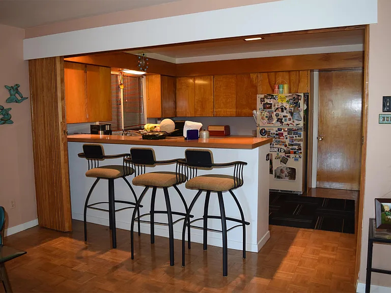 301 Homan Ave — Photo 16