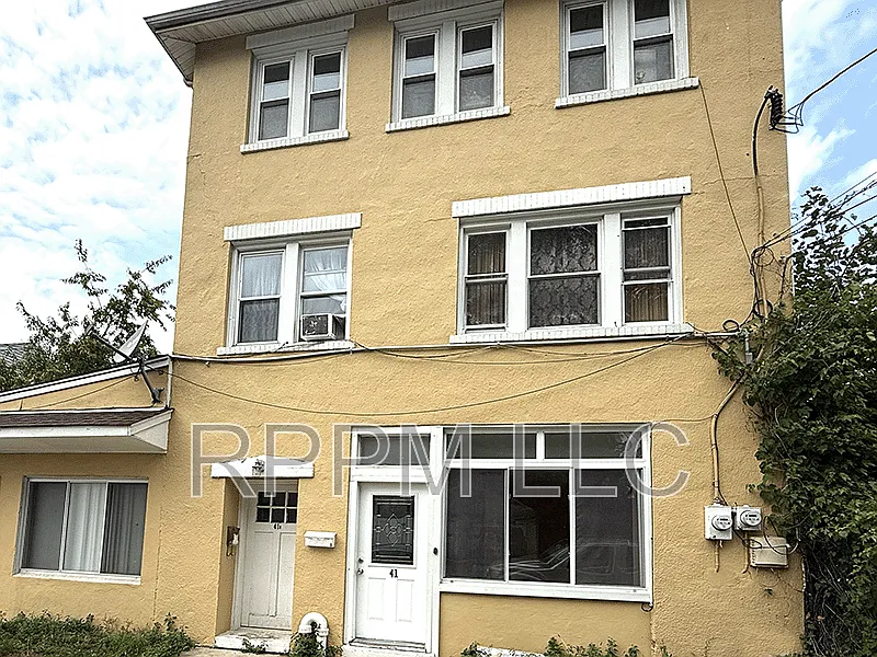3 bed, 1.0 bath, $2,200 — Photo 1
