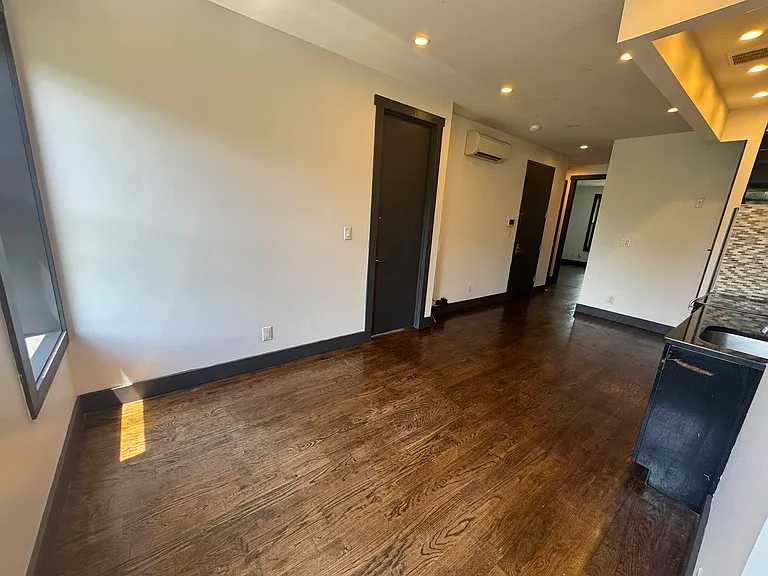 21A Somers St #2 — Photo 2