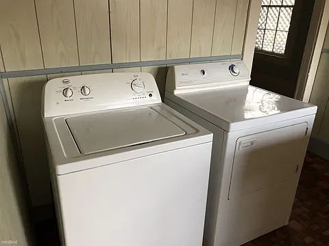 5th image of 816 W Main St