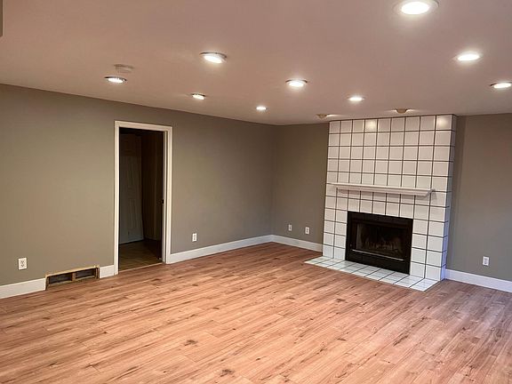 3rd image of 2210 E Lonsdale Dr