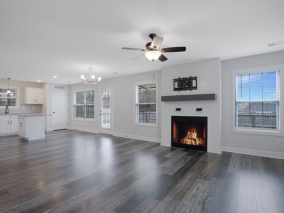 4th image of 456 Woodtrace Dr