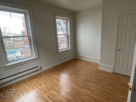 5th image of 10 Hilliard Ave APT 5