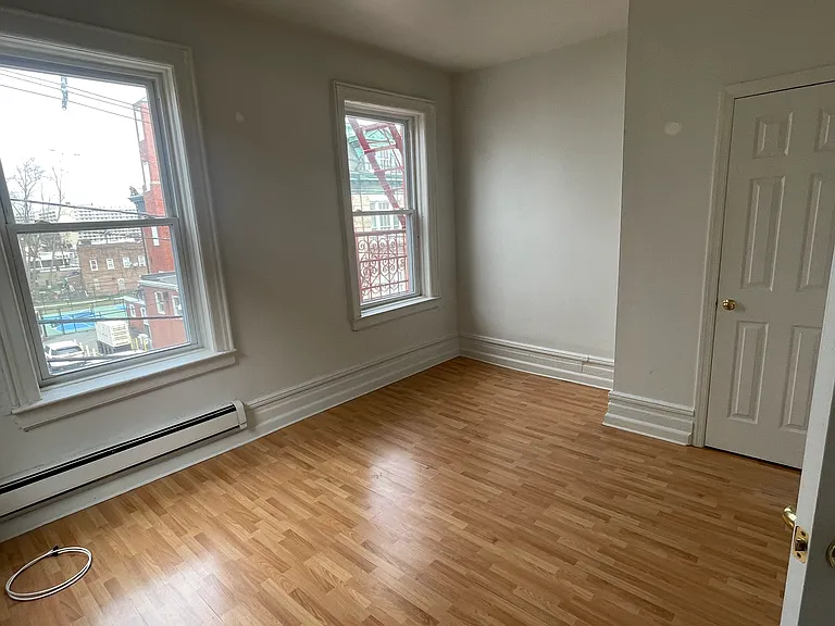 10 Hilliard Ave #5 — Photo 5