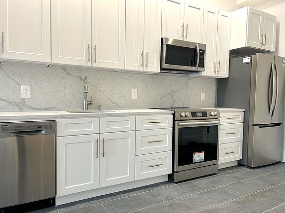 4th image of 54 W 74th St APT 607