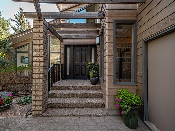 2nd image of 33 Ridgewood Cres W