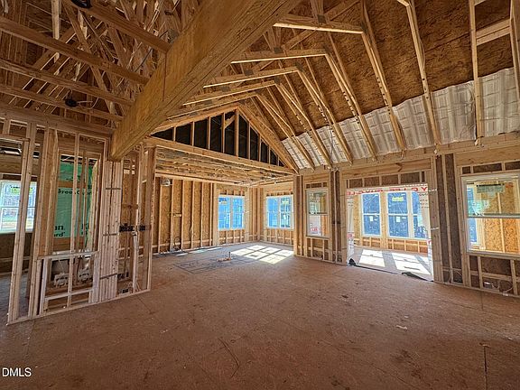 4th image of 935 Lynch Rd