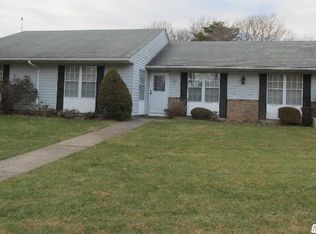 390 Woodbridge Dr UNIT B, Ridge, NY 11961