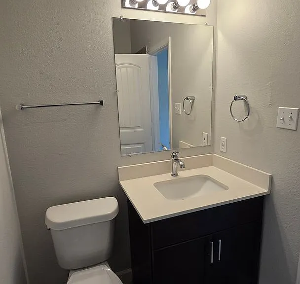 503 W Kings Hwy — Photo 19