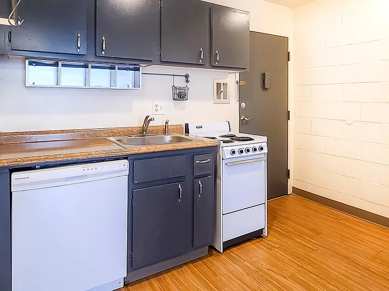 Stewart Apartments - Portland Oregon - Kitchenette