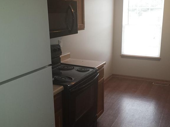 3rd image of 927 Bunting Ln