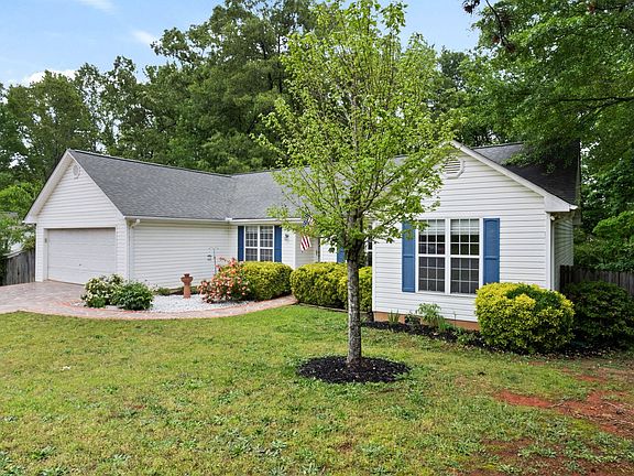 3rd image of 208 Laurelwood Dr
