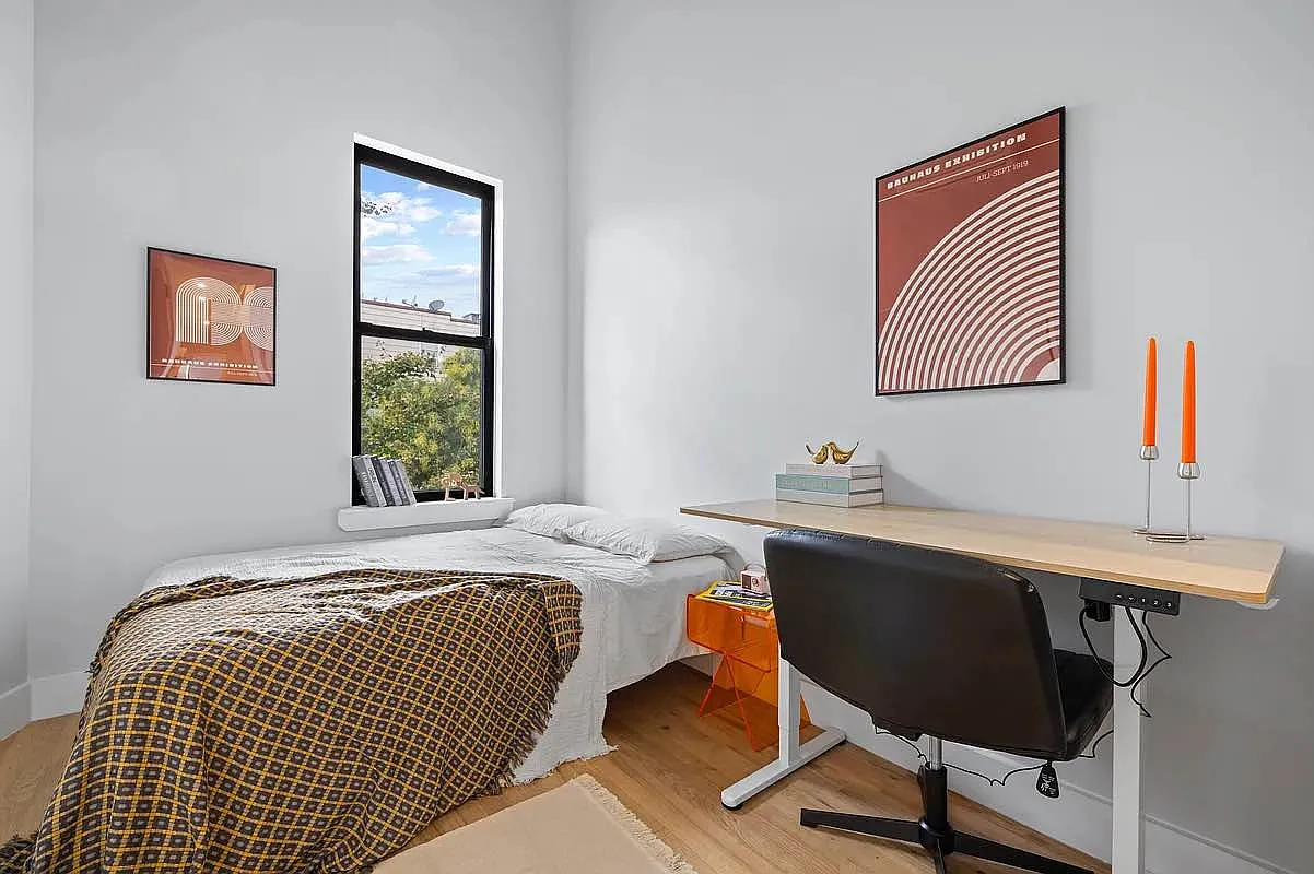 1118 Willoughby Avenue — Photo 4