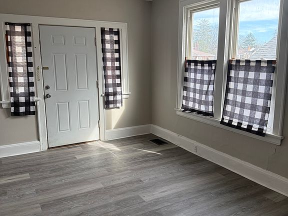 3rd image of 6623 Coleridge Ave