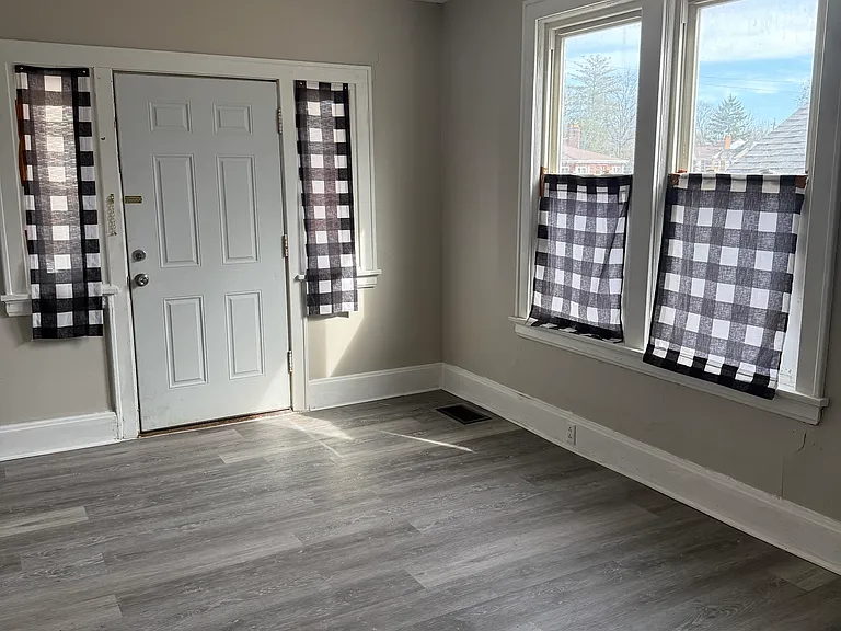 6623 Coleridge Ave — Photo 3