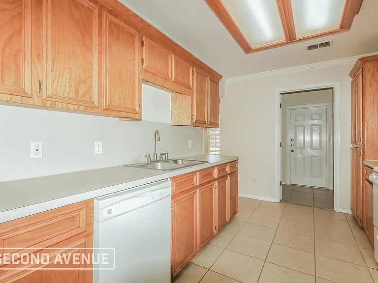 3818 Kitty Ln — Photo 8