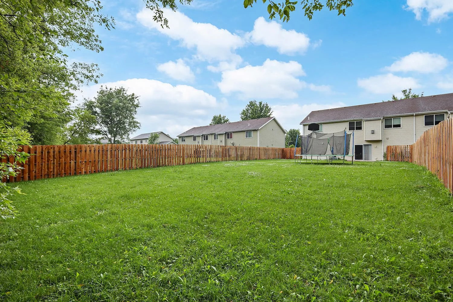 413 Morningside Dr — Photo 2
