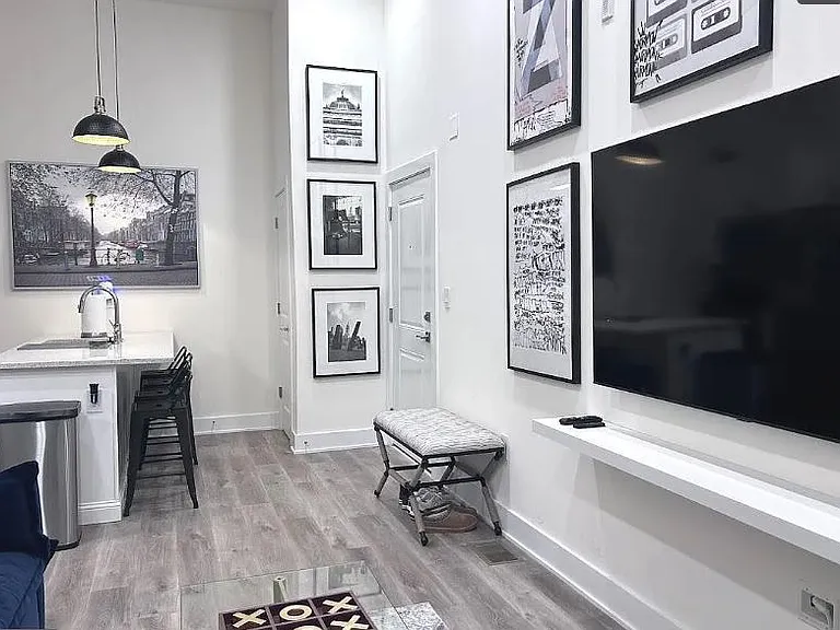 1115 N American St #D6 — Photo 2