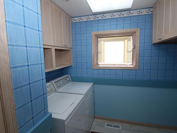 4th image of 23991 Flemming Dr