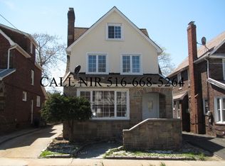 10920 200th St, Saint Albans, NY 11412
